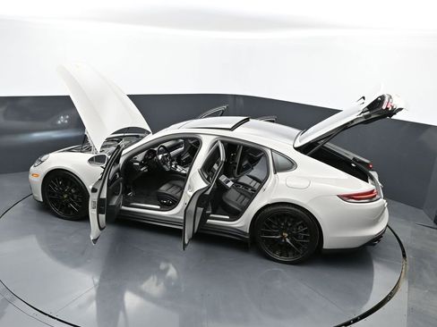 Used 2020 Porsche Panamera 4 image 70