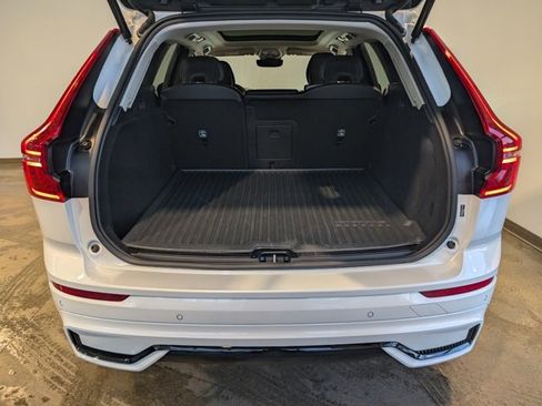 Used 2025 Volvo XC60 B5 Core w/ Climate Package image 5