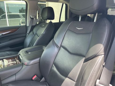 Used 2019 Cadillac Escalade Premium Luxury RWD image 11