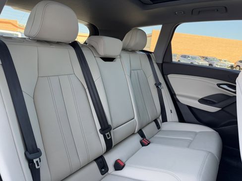 Used 2025 Audi Q6 e-tron Premium w/ Convenience Package image 41