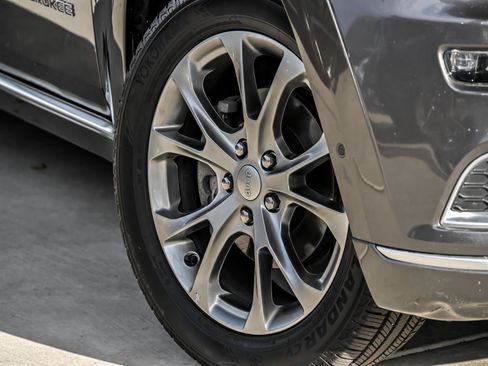 Used 2019 Jeep Grand Cherokee Summit AWD/4WD image 3