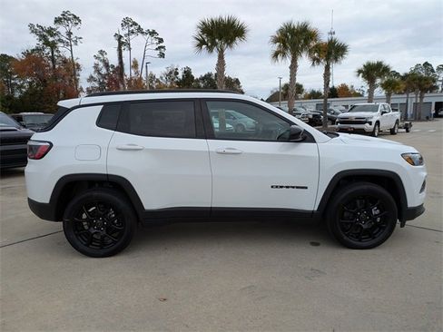 New 2026 Jeep Compass Latitude image 3