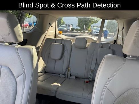 Used 2019 Chrysler Pacifica Touring-L Plus w/ Advanced Safetytec Group FWD image 13