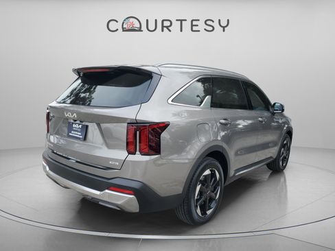 Certified 2025 Kia Sorento EX w/ EX Panoramic Sunroof Package image 3
