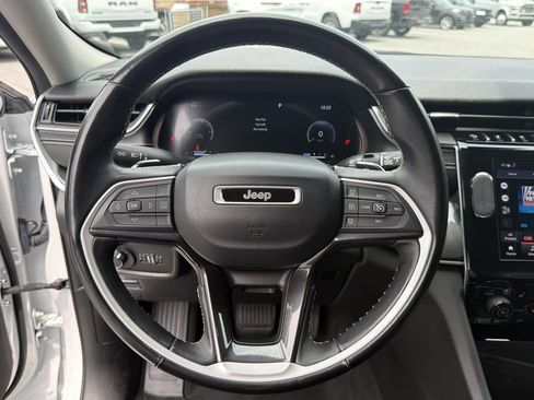 Used 2022 Jeep Grand Cherokee L Laredo w/ Luxury Tech Group I AWD/4WD image 35