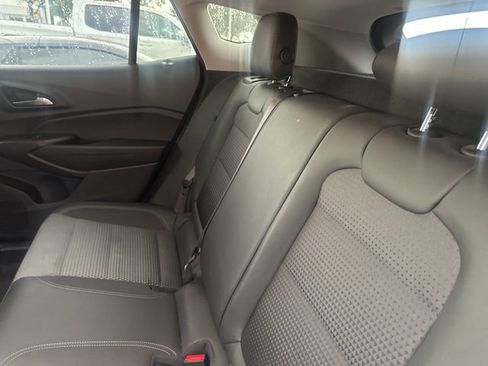 Used 2025 Chevrolet Trax LT w/ LT Convenience Package FWD image 9