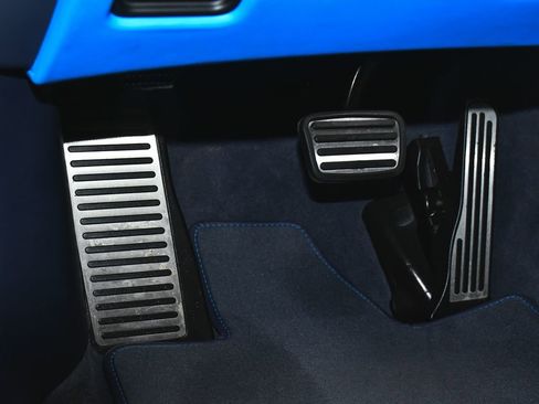 Used 2023 Chevrolet Corvette Stingray Premium Cpe w/ Body-Color Dual Roof Package RWD image 17