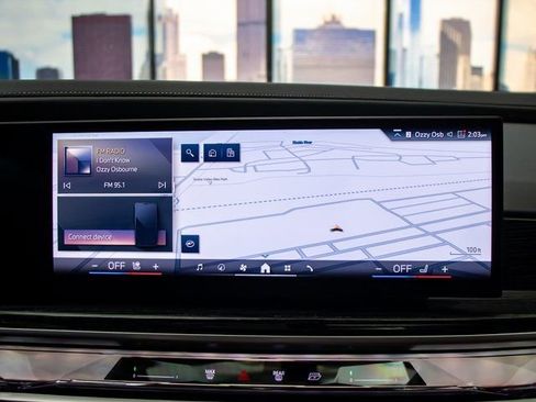 Used 2025 BMW 750e xDrive w/ Executive Package image 19