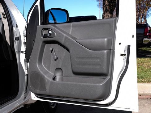 Used 2019 Nissan Frontier S image 40