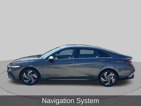 Used 2025 Hyundai Elantra SEL FWD image 2