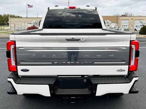 Used 2023 Ford F250 Platinum w/ FX4 Off-Road Package image 9