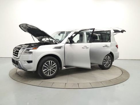 Used 2024 Nissan Armada SL image 11