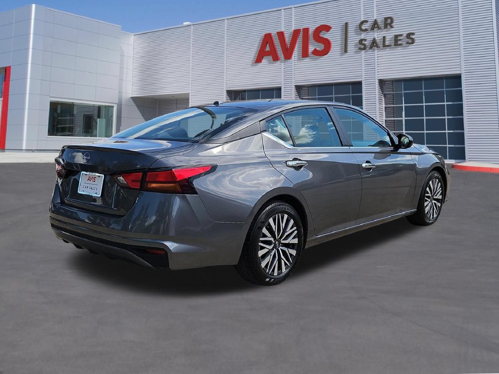 Used 2025 Nissan Altima 2.5 SV FWD image 6