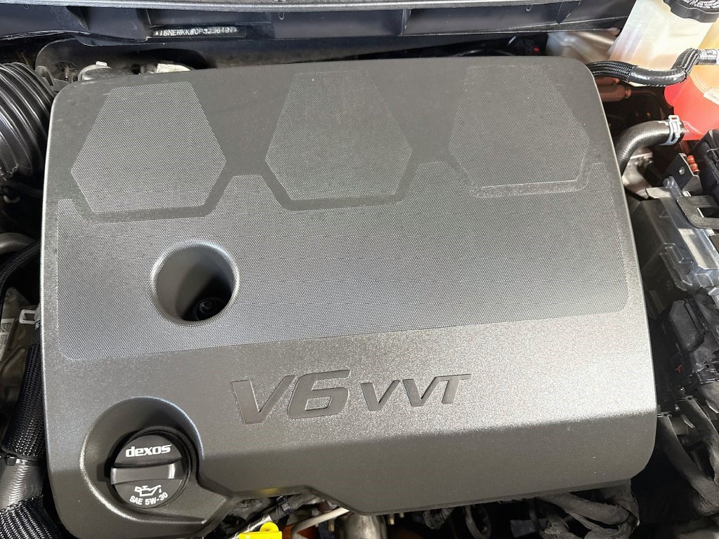 Used 2023 Chevrolet Traverse Premier FWD image 38