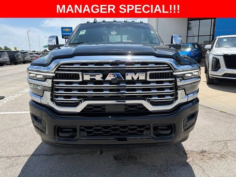 Used 2025 RAM 2500 Limited AWD/4WD image 3