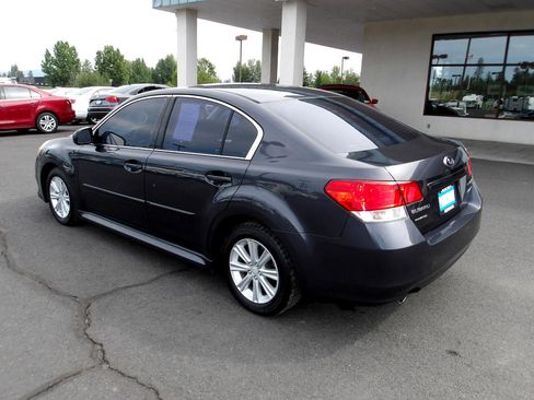 Used 2010 Subaru Legacy 2.5i Premium image 3