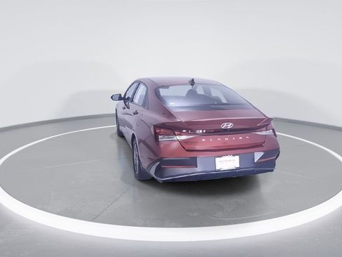 Used 2024 Hyundai Elantra SEL FWD image 8