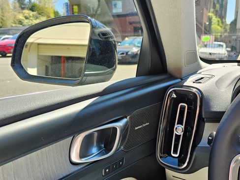 New 2025 Volvo XC40 B5 Ultra w/ Climate Package image 37