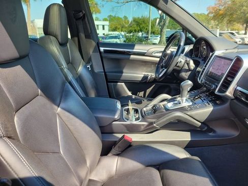 Used 2018 Porsche Cayenne S image 34