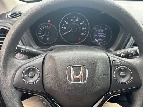 Used 2021 Honda HR-V LX image 17