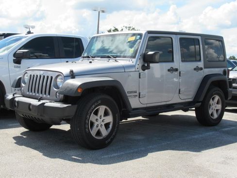 Used 2018 Jeep Wrangler Unlimited Sport S AWD/4WD image 2