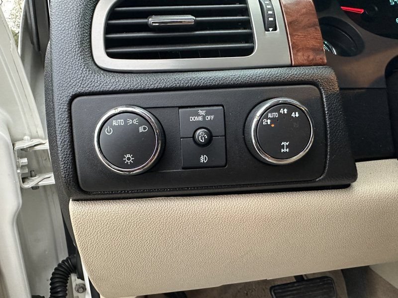 Used 2008 Chevrolet Avalanche LTZ w/ LTZ Preferred Equipment Group AWD/4WD image 17