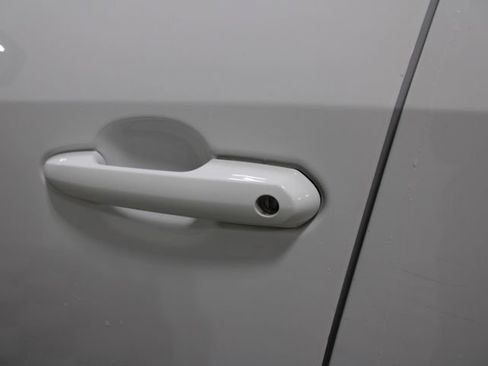 Used 2021 Toyota RAV4 LE image 13