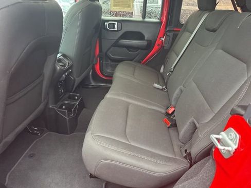 Used 2020 Jeep Wrangler Unlimited Sahara image 8