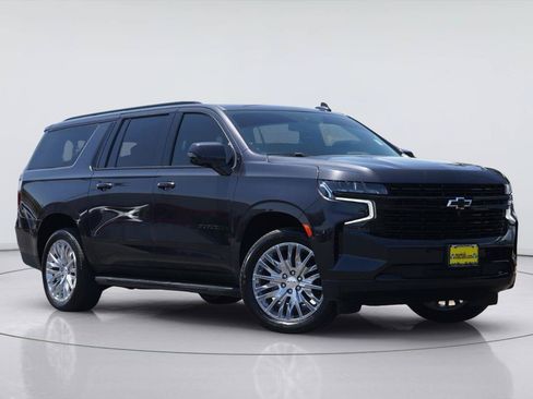 Used 2023 Chevrolet Suburban RST w/ Luxury Package RWD image 2