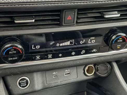 Used 2023 Nissan Rogue SV image 20