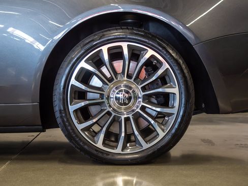 Used 2018 Rolls-Royce Dawn RWD image 23