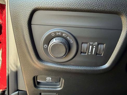 New 2026 Jeep Grand Cherokee Altitude image 30