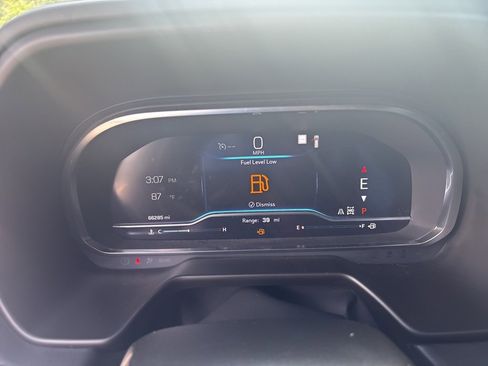 Used 2022 Chevrolet Suburban Z71 image 25