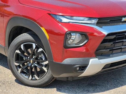 Used 2023 Chevrolet TrailBlazer LT FWD image 2