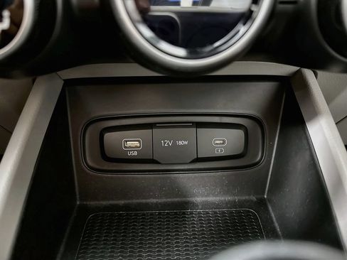 Used 2023 Hyundai Venue SEL FWD image 16