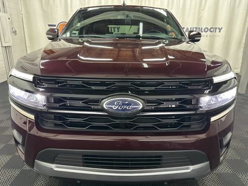 Used 2024 Ford Expedition Limited AWD/4WD image 4