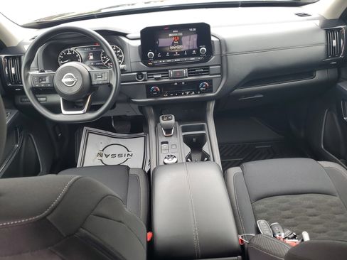 Used 2025 Nissan Pathfinder S image 13