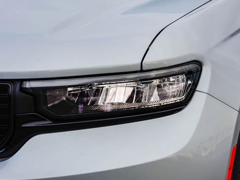 New 2025 Jeep Grand Cherokee L Altitude image 5