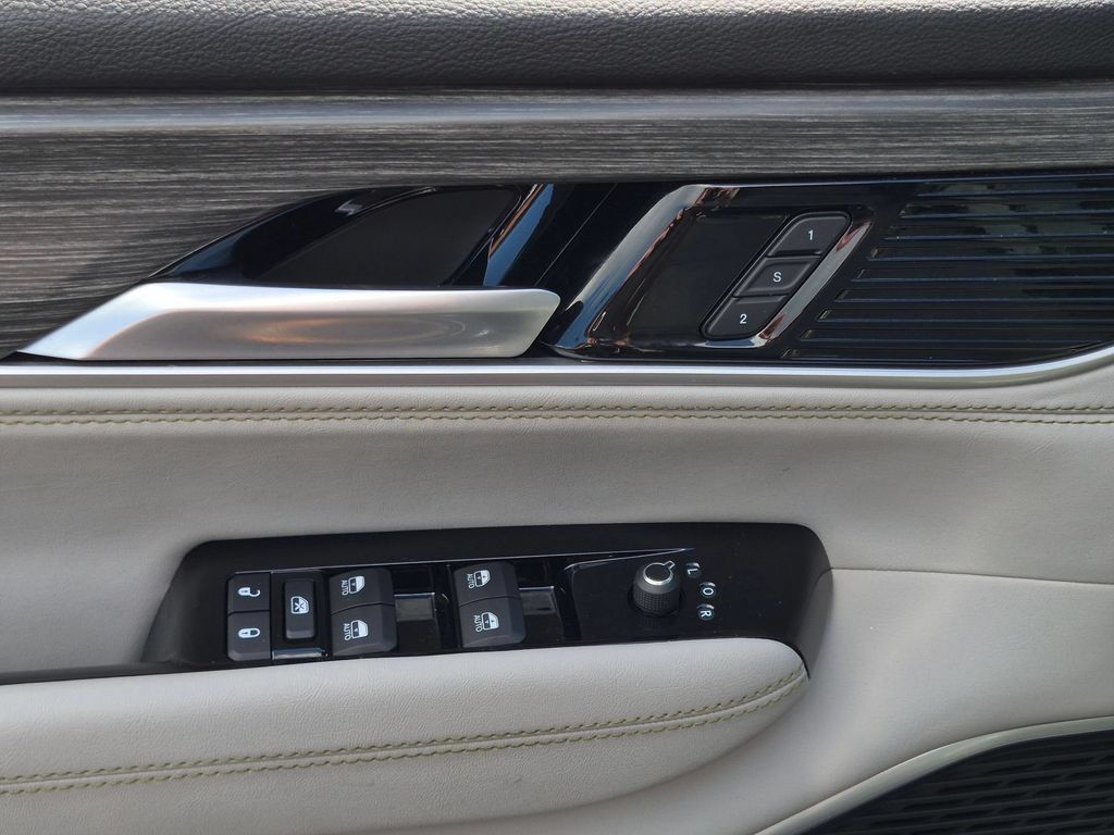 Certified 2024 Jeep Wagoneer Series II RWD image 11