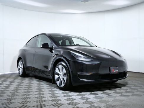 Used 2023 Tesla Model Y Long Range AWD/4WD image 1