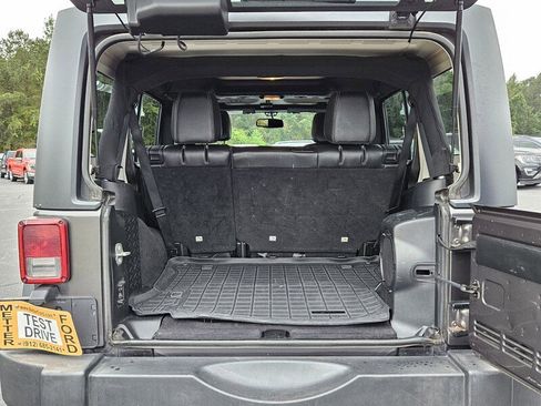 Used 2014 Jeep Wrangler Unlimited Rubicon w/ Connectivity Group image 11