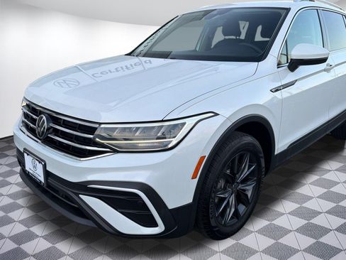 Certified 2023 Volkswagen Tiguan SE w/ Panoramic Sunroof Package AWD/4WD image 25