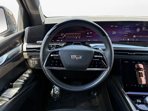 Used 2025 Cadillac Escalade Sport Platinum AWD/4WD image 14