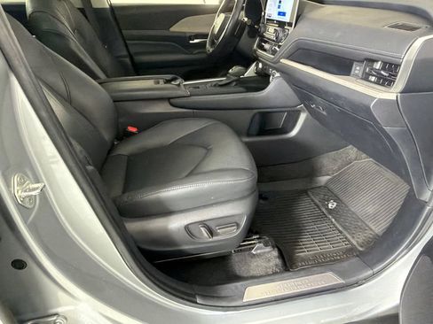Used 2024 Toyota Grand Highlander AWD image 14