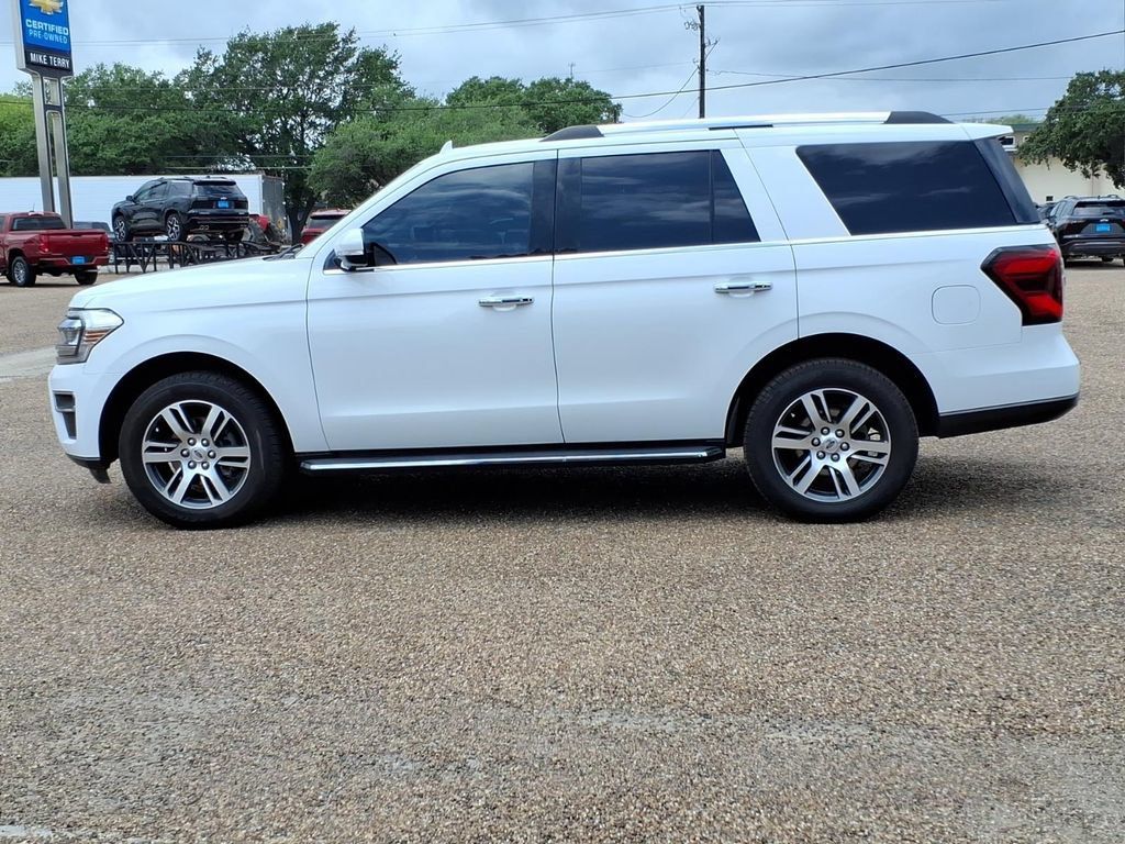 Used 2022 Ford Expedition Limited RWD image 2