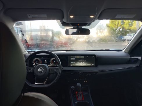 Used 2025 Nissan Kicks SR FWD image 18