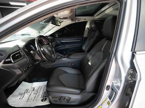 Used 2021 Toyota Camry SE image 9