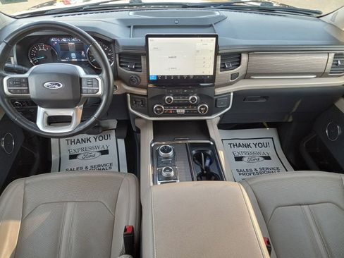 Used 2023 Ford Expedition Limited AWD/4WD image 18