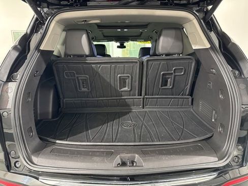 Used 2021 Buick Enclave Avenir w/ Avenir Technology Package image 12