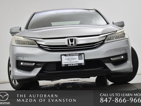 Used 2017 Honda Accord Touring image 5